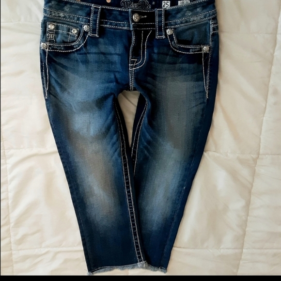 Miss Me Jeans Skinny Leg Capri Size 25 Raw Hem EUC - Picture 4 of 14